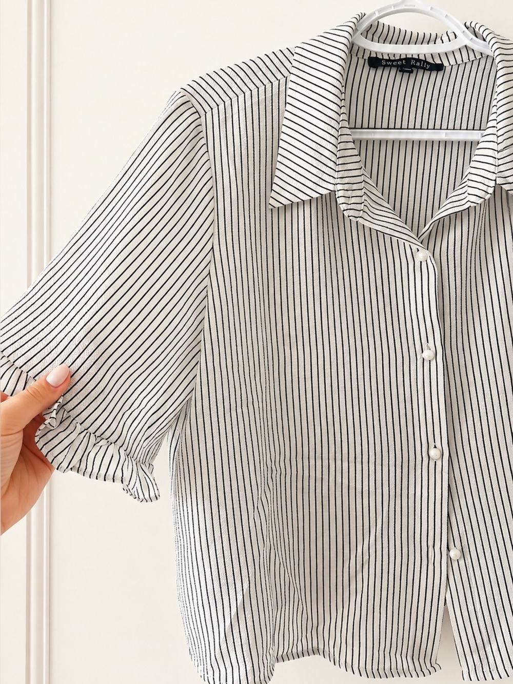 Women’s Striped Pearl Button Ruffle Sleeve Blouse NWOT - Picture 2 of 7